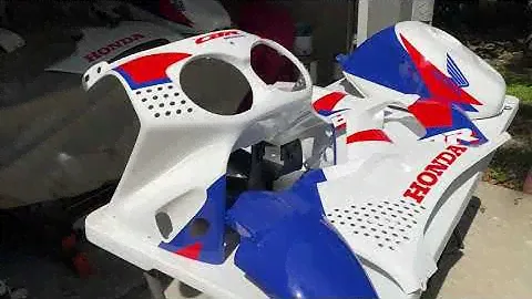 Fixing 1993 cbr900rr fireblade plastic and paint