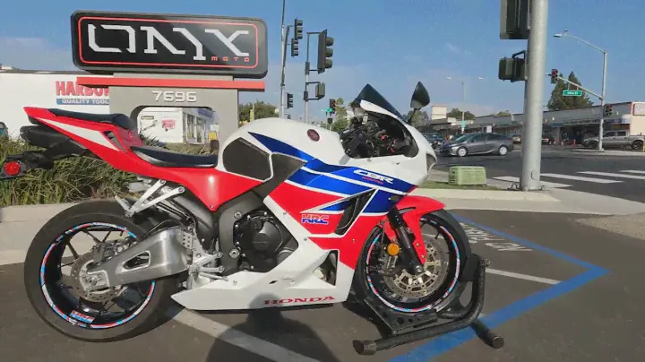 2016 Honda CBR600RR / Walk Around / Start Up / Sound Clip
