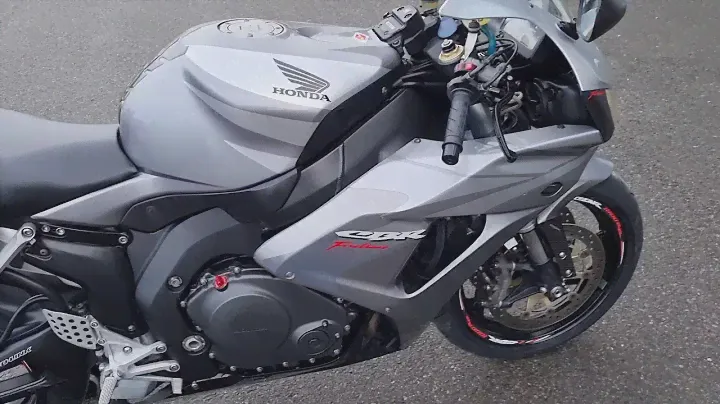 2006 CBR1000RR Fireblade cold engine start and walkaround