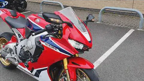Honda CBR1000RR Fireblade SP 2018 - Yoshimura Exhaust - Completely Motorbikes