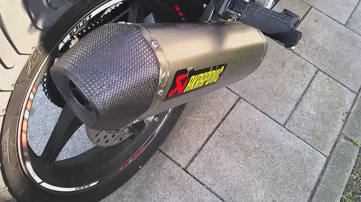 HONDA CBR 125R JC50 AKRAPOVIC SOUND