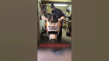 WHAT?!? Motorcycle steering lock also works to the right?!? Honda CBR 1000 F SC24 - English version