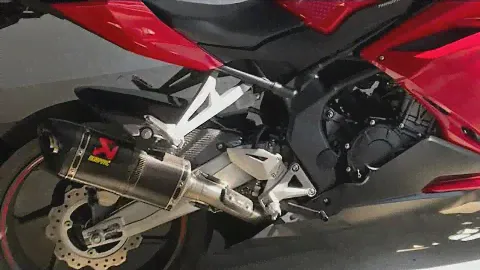 CBR250RR-mc51  AKRAPOVIC full exhaust sound.